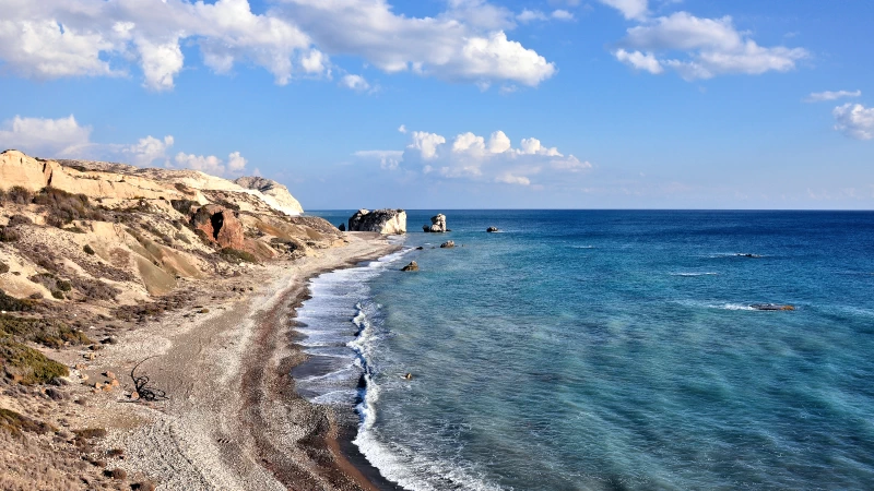 פטרה טו רומיאו (Petra tou Romiou)