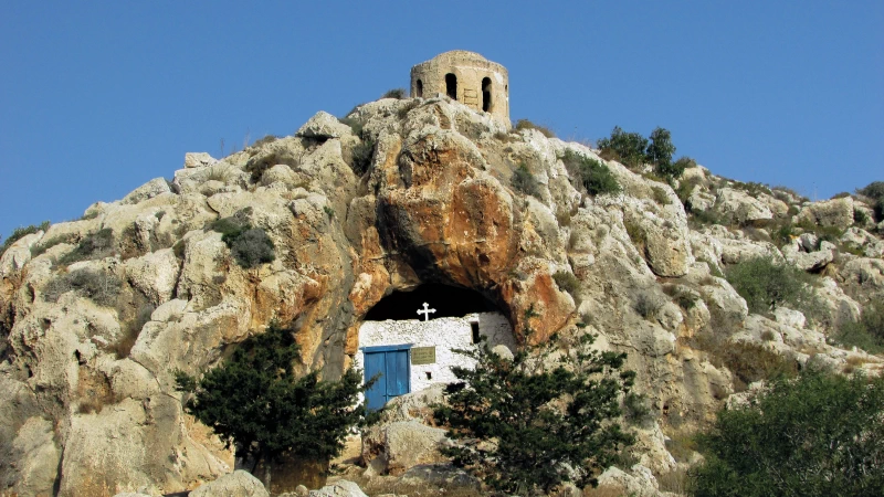 כנסיית Agioi Saranta Cave