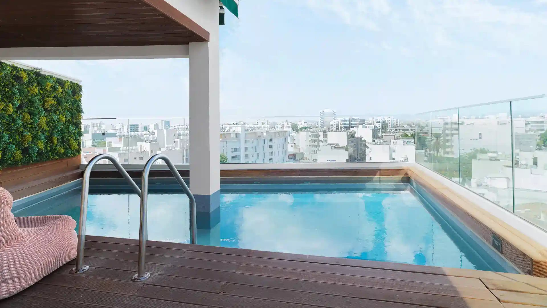 Leonardo Boutique Hotel Larnaca - בריכת גג קטנה