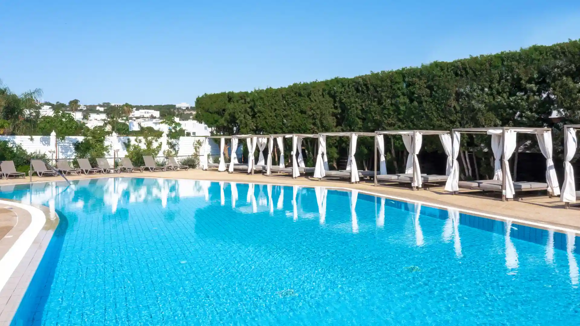 Leonardo Crystal Cove Hotel & Spa by the Sea - בריכה חיצונית