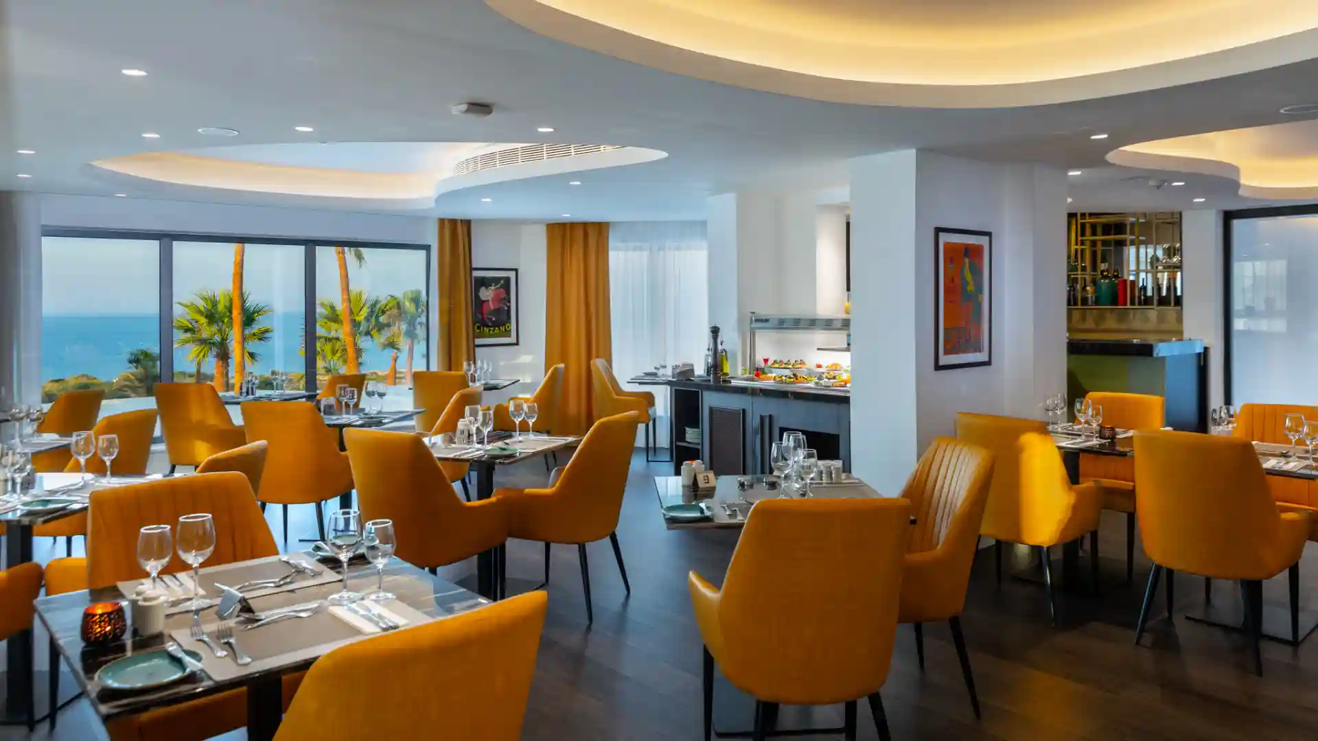 Leonardo Crystal Cove Hotel & Spa by the Sea - מסעדת איטליה הקטנה
