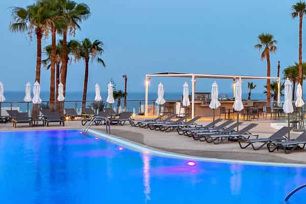 Leonardo Crystal Cove Hotel & Spa by the Sea - בר הבריכה Thetis