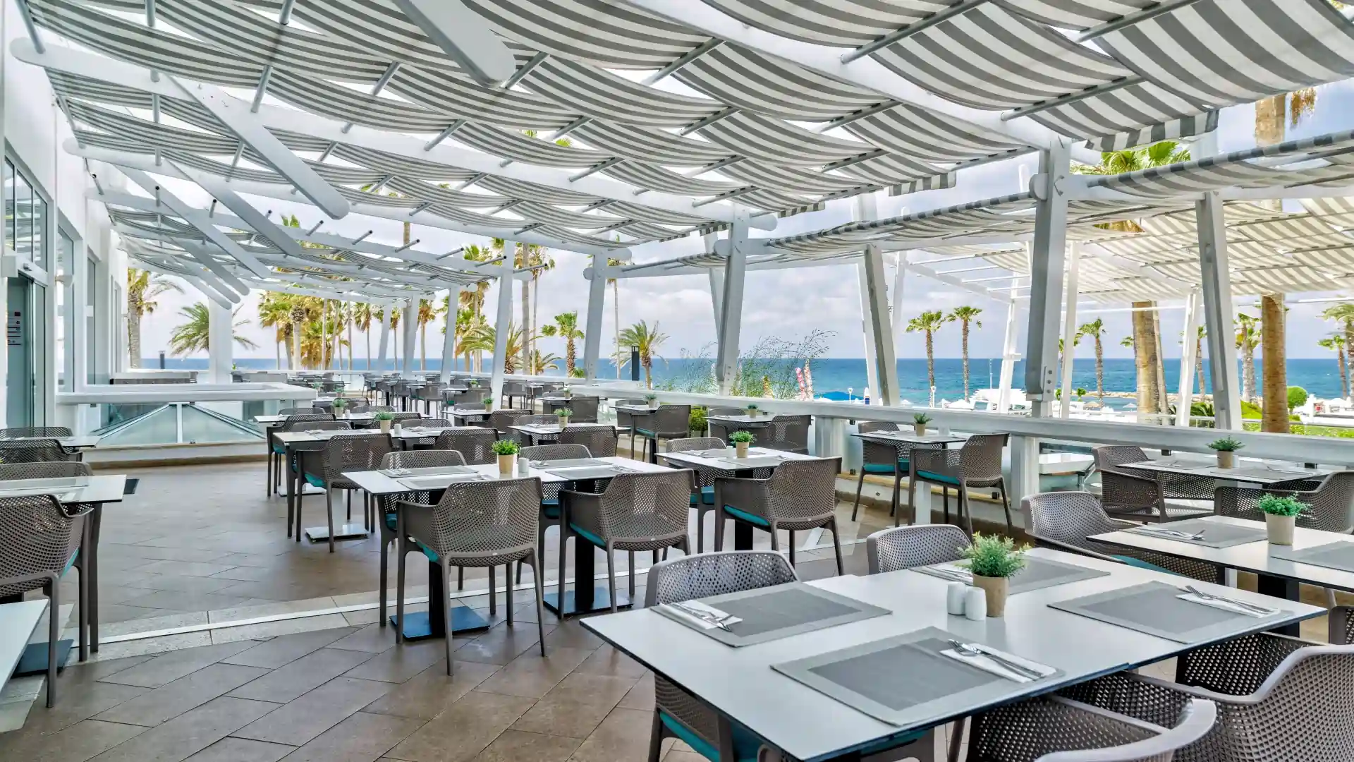 Leonardo Plaza Cypria Maris Beach Hotel & Spa - מסעדת Blue Horizon