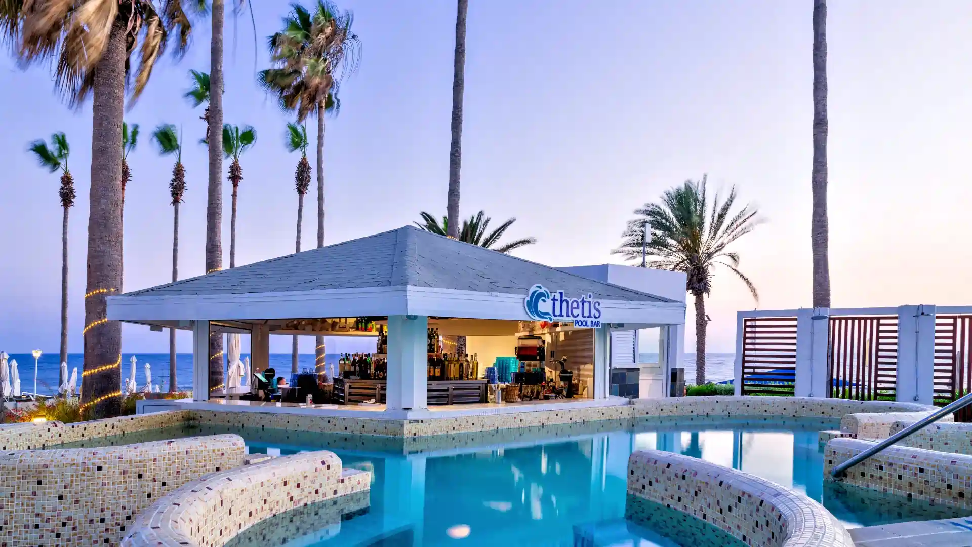 Leonardo Plaza Cypria Maris Beach Hotel & Spa - בר בריכה Thetis Beachfront Swim-Up