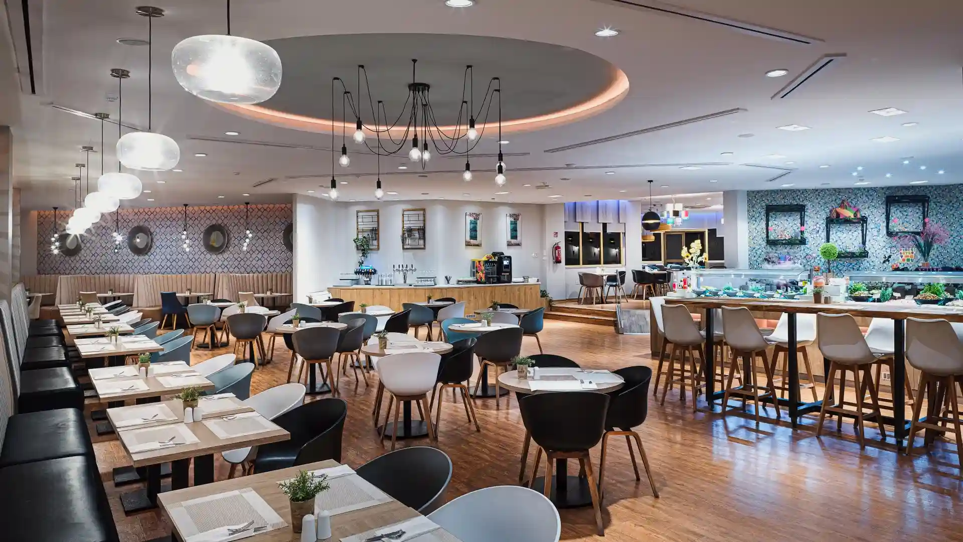 Leonardo Laura Beach and Splash Resort - מסעדת Blue Horizon