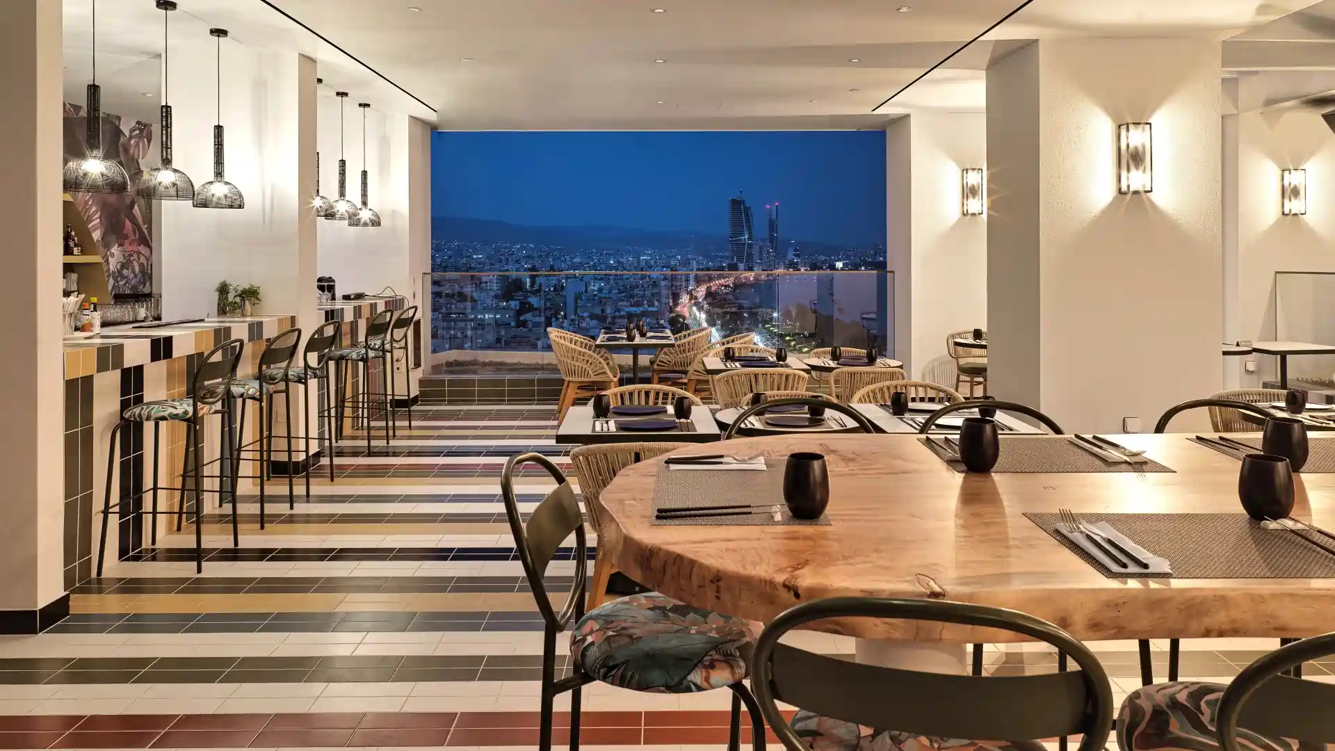 NYX Hotel Limassol - מסעדת Mizu-Mazu האסיאתית