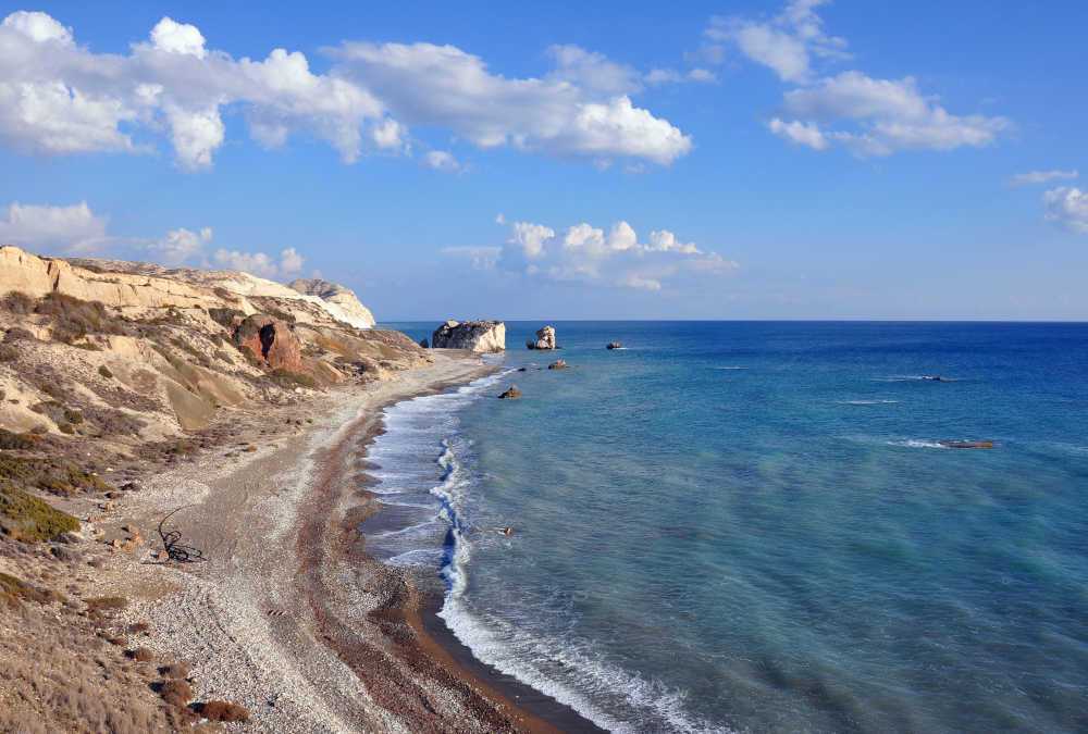 חוף פטרה טו רומיאו בפאפוס