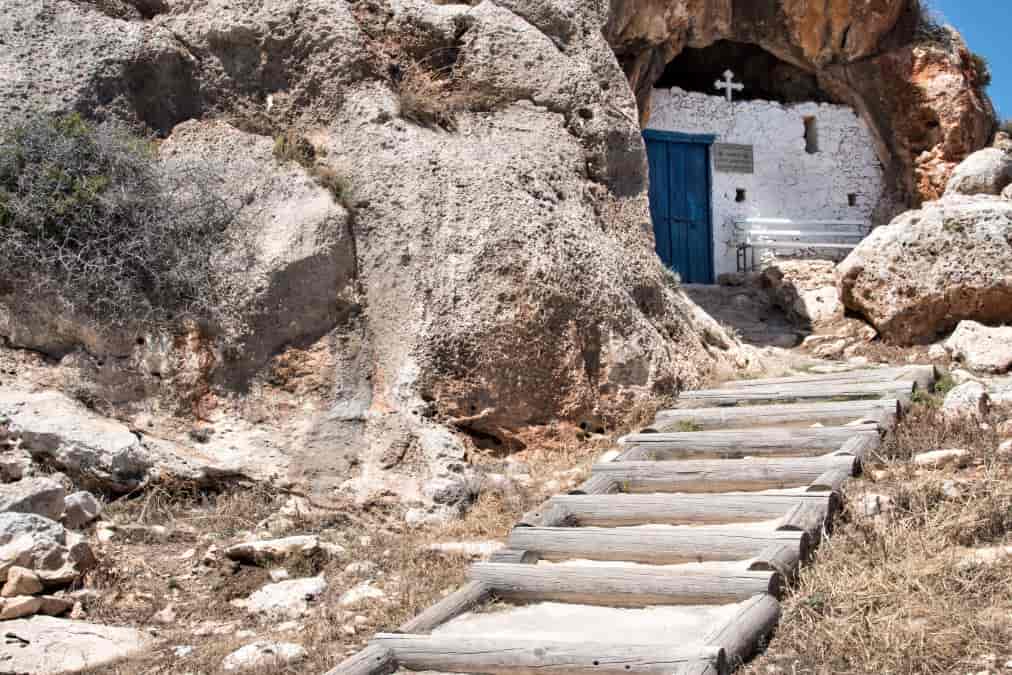 כנסיית Agioi Saranta Cave