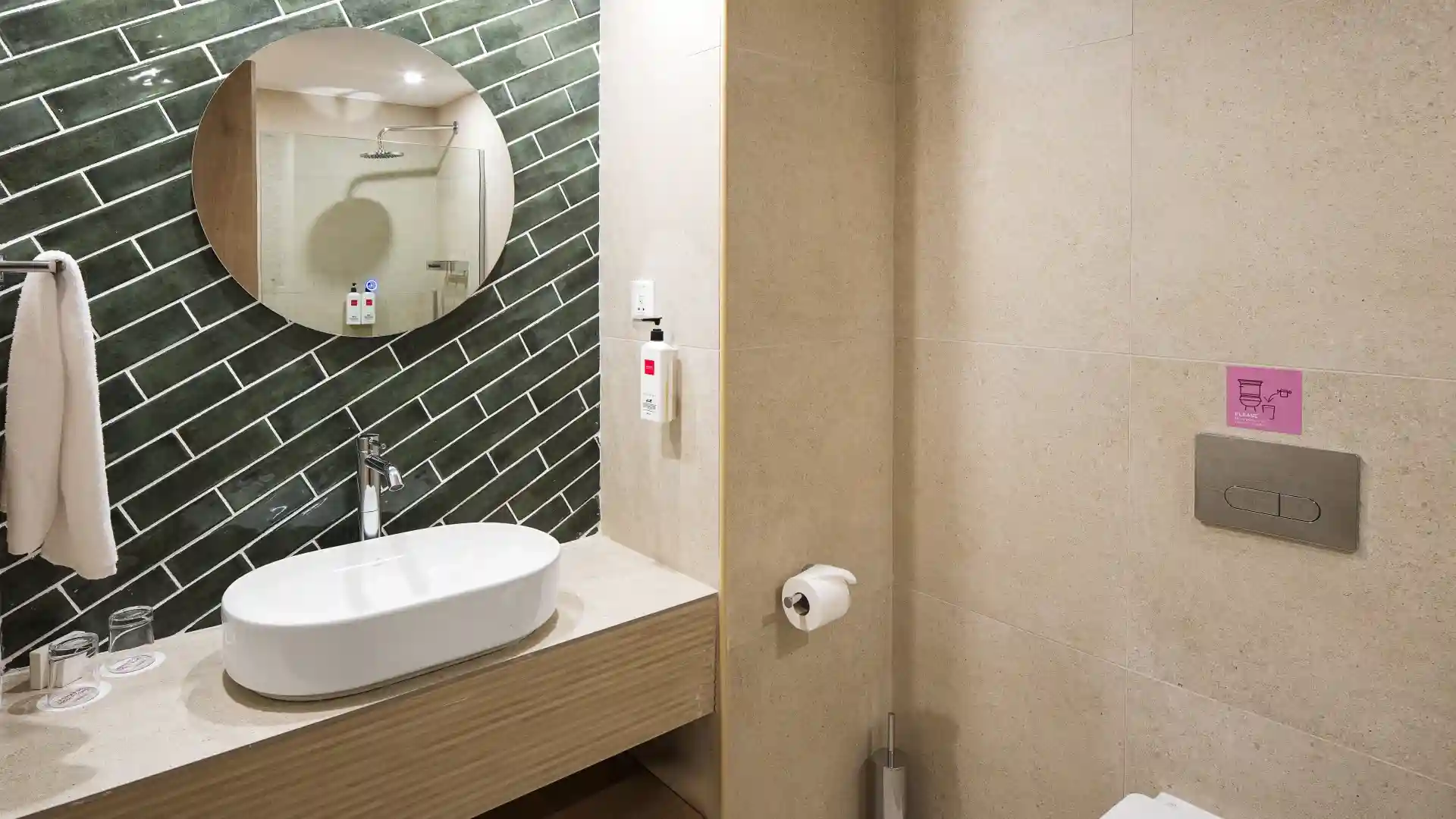 סטודיו אקזקיוטיב עם נוף לים