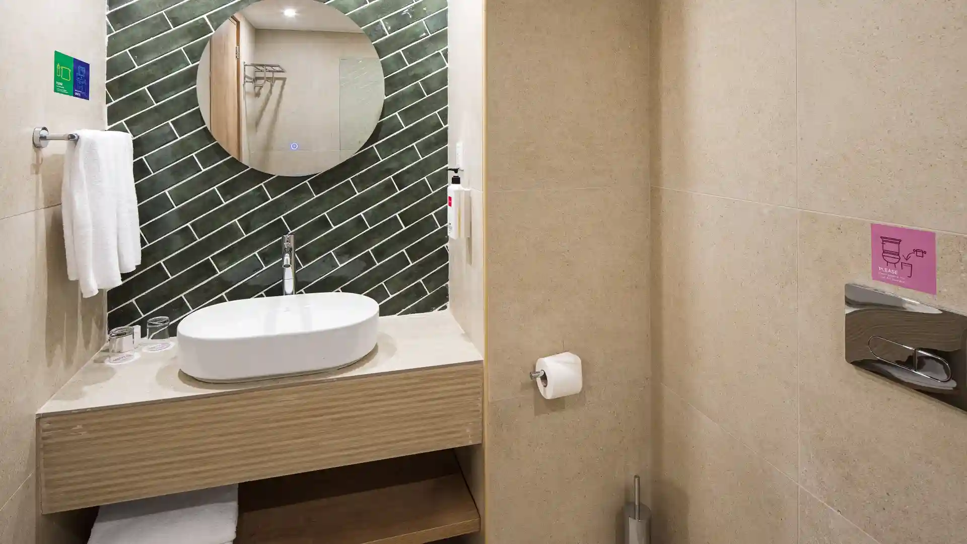 סטודיו אקזקיוטיב עם נוף לים