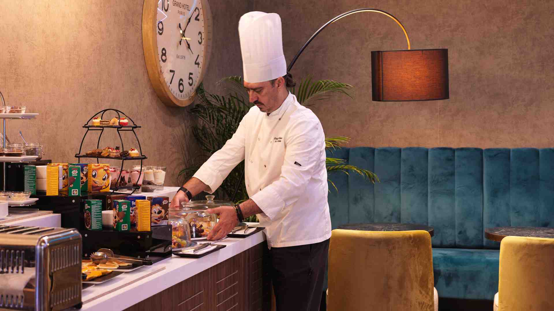 חדר פרימיום עם כניסה לטרקלין האקזקיוטיב