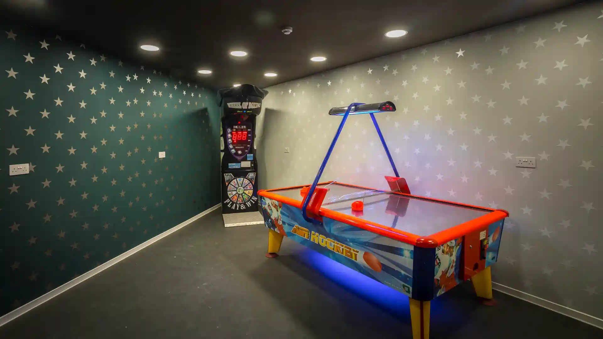 Photo Gallery Photo - funtacyArcade_02.webp