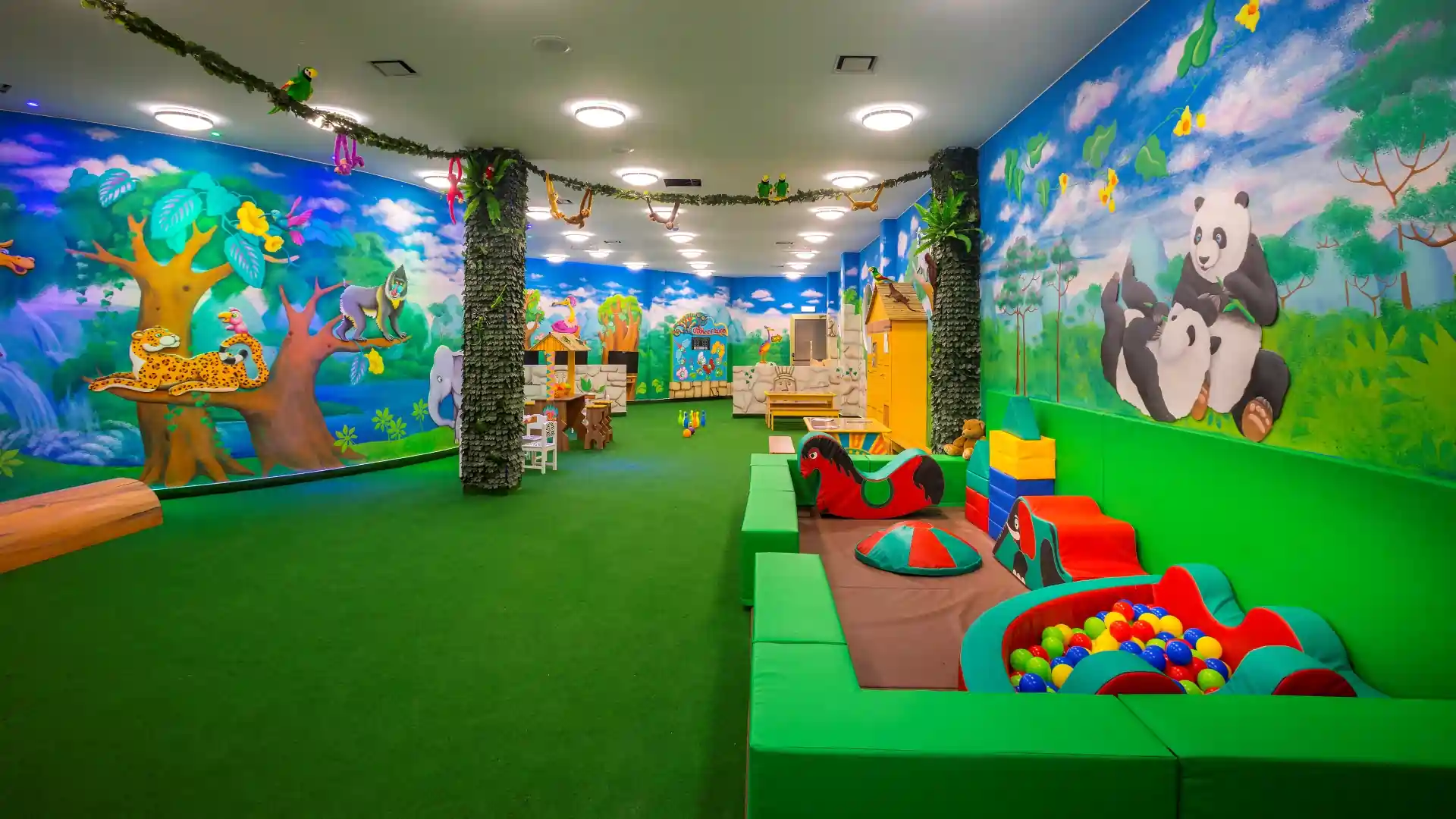 Photo Gallery Photo - leosJungleKingdomKidsClub_03.webp