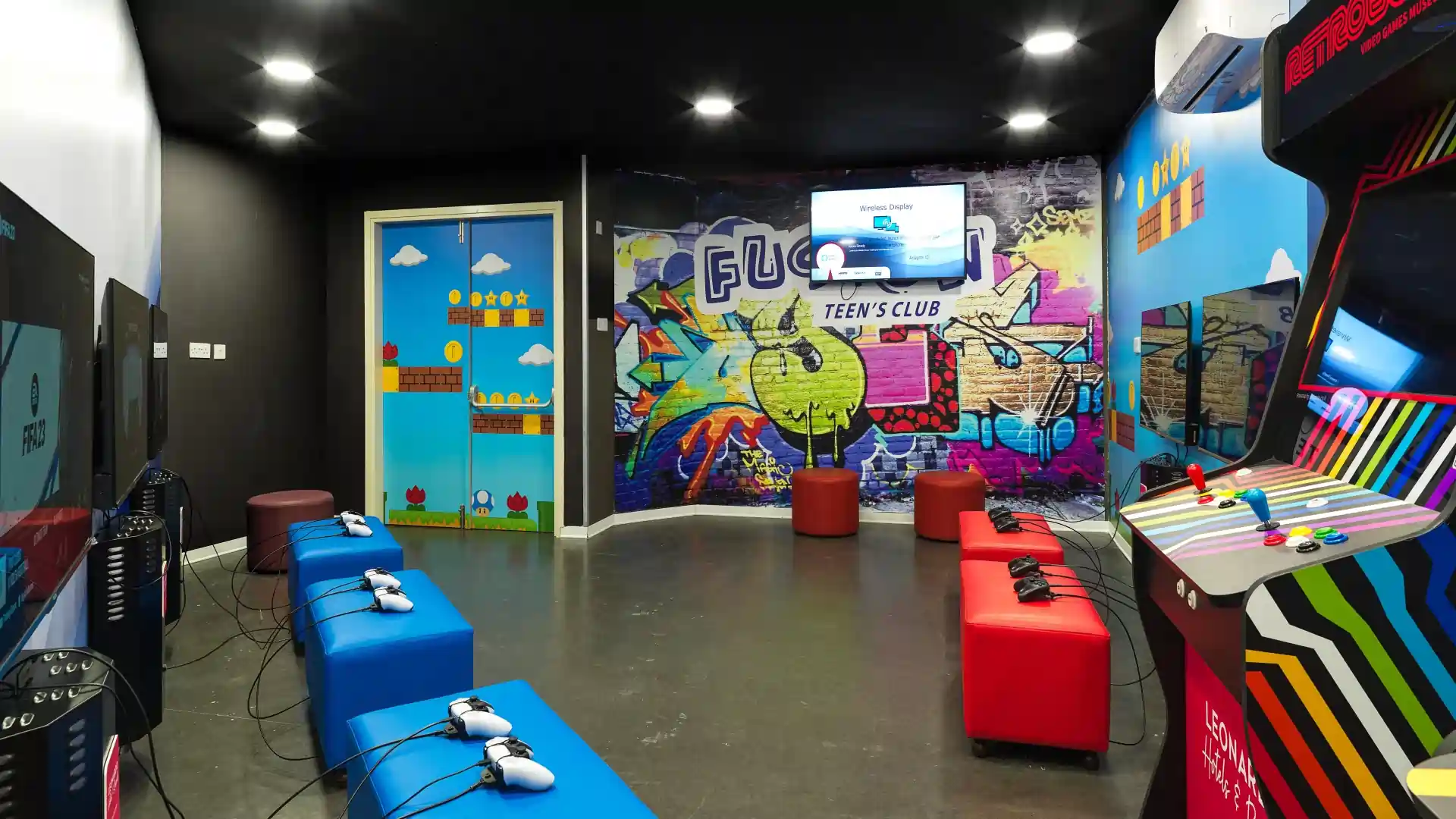 Photo Gallery Photo - teensClub_02.webp