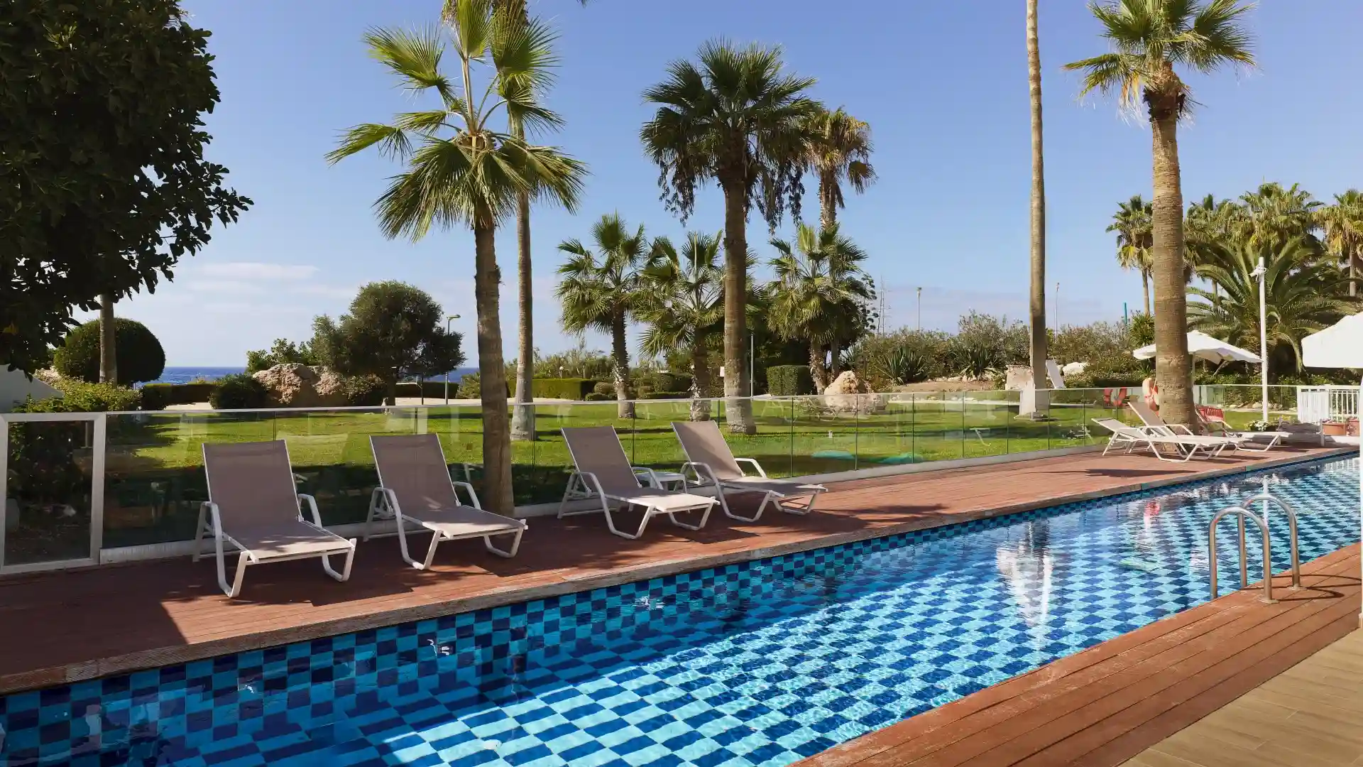 סוויטת אקזקיוטיב עם גישה לבריכה